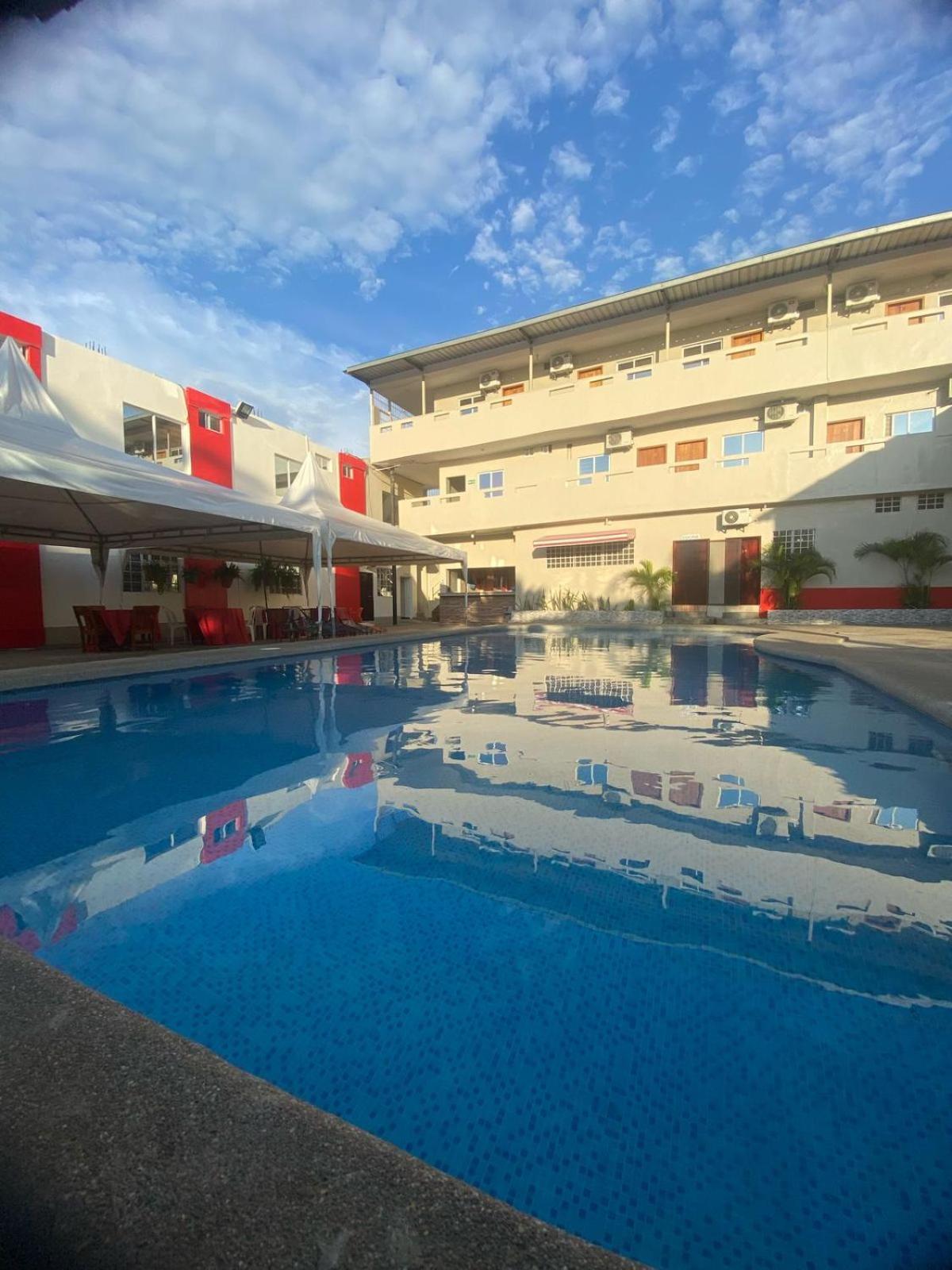 Hotel Pikeiro Blue Manta Esterno foto